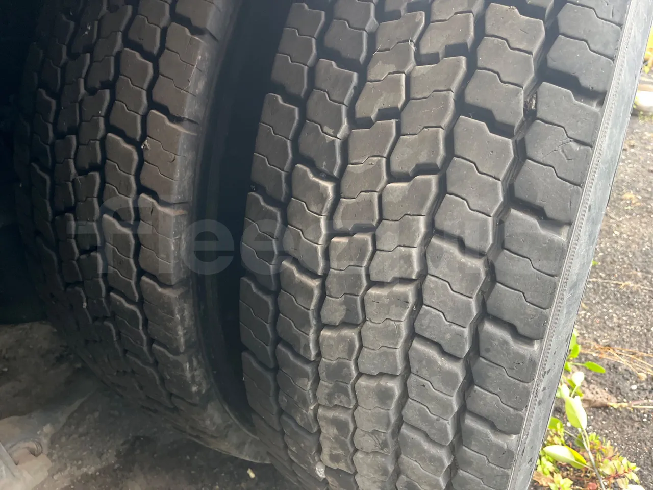 Iveco Magirus A260S/80 - Euro3 - 218kW - 9.450mt - tread condition front tires left