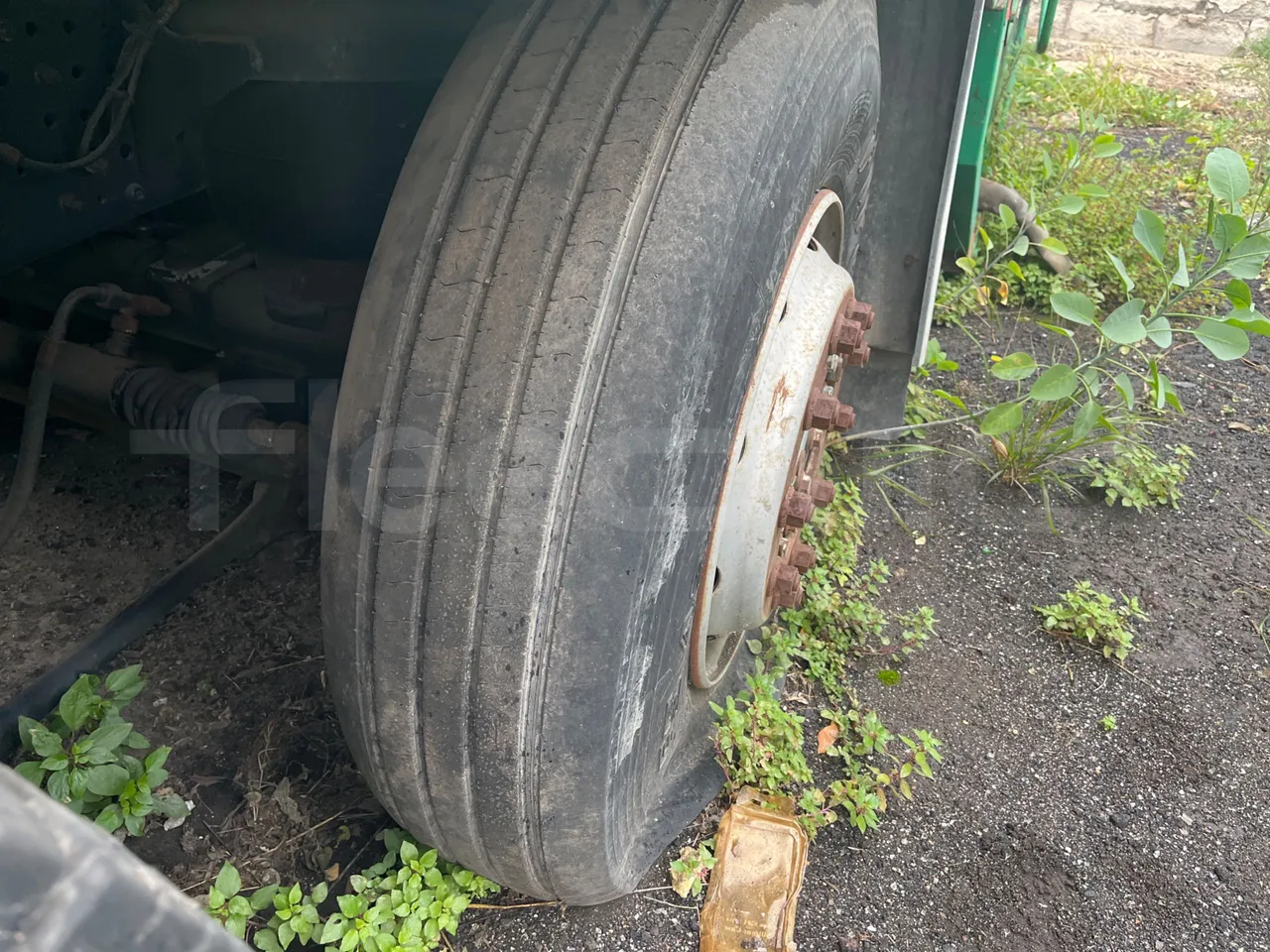 Iveco Magirus A260S/80 - Euro3 - 218kW - 9.450mt - tread condition third axle tires left