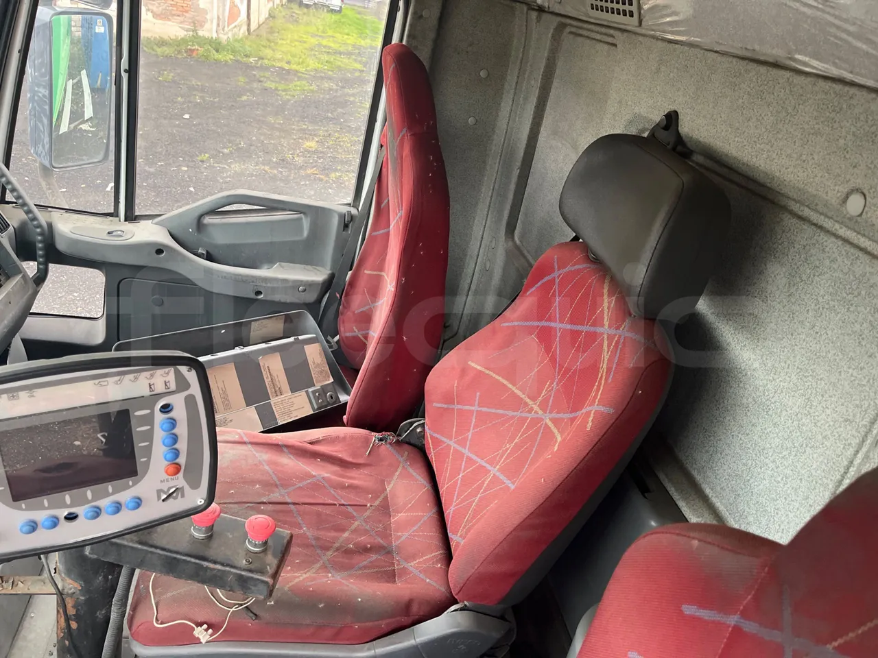 Iveco Magirus A260S/80 - Euro3 - 218kW - 9.450mt - hostess seat photo