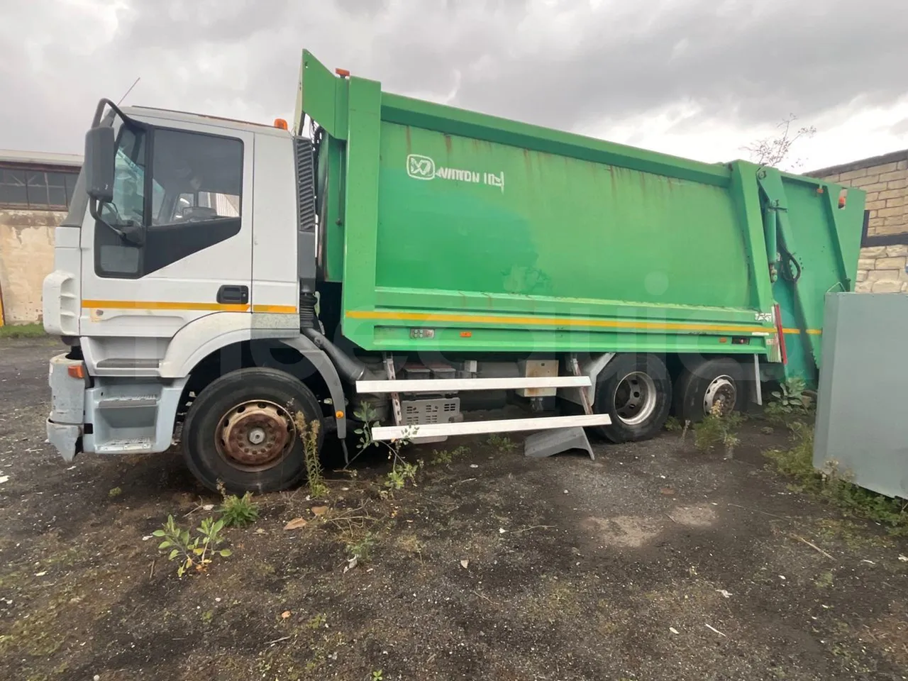 Iveco Magirus A260S/80 - Euro3 - 218kW - 9.450mt - left side photo