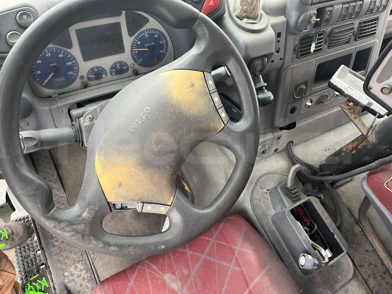 Iveco Magirus A260S/80 - Euro3 - 218kW - 9.450mt - steering wheel photo