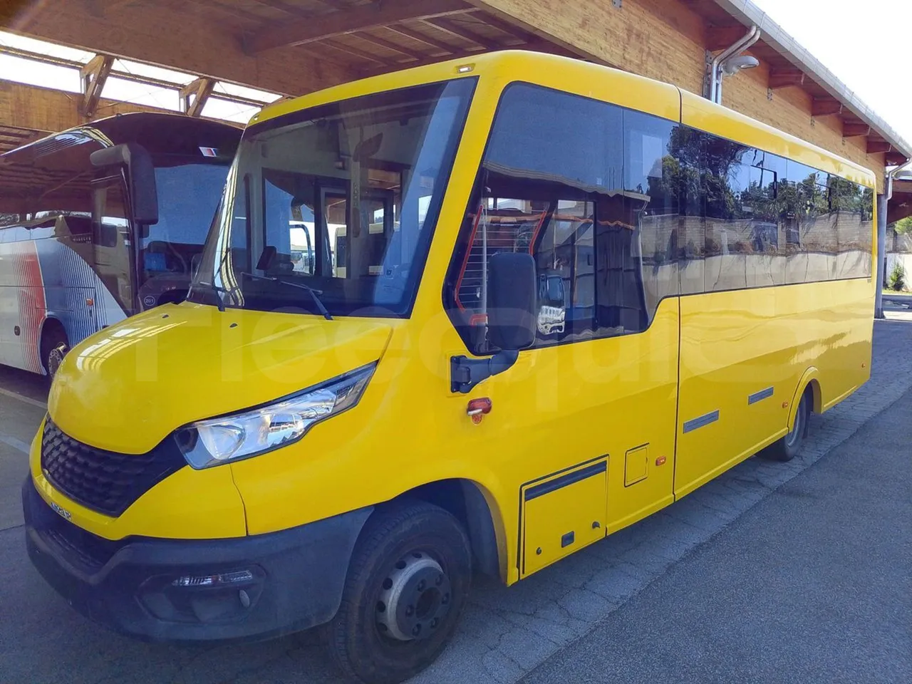 Iveco Indcar WGIVMY11 MOBI SCUOLABUS - EUR6 - 100Kw - 8,592m - 3/4 front left (mandatory for bus to scrap)