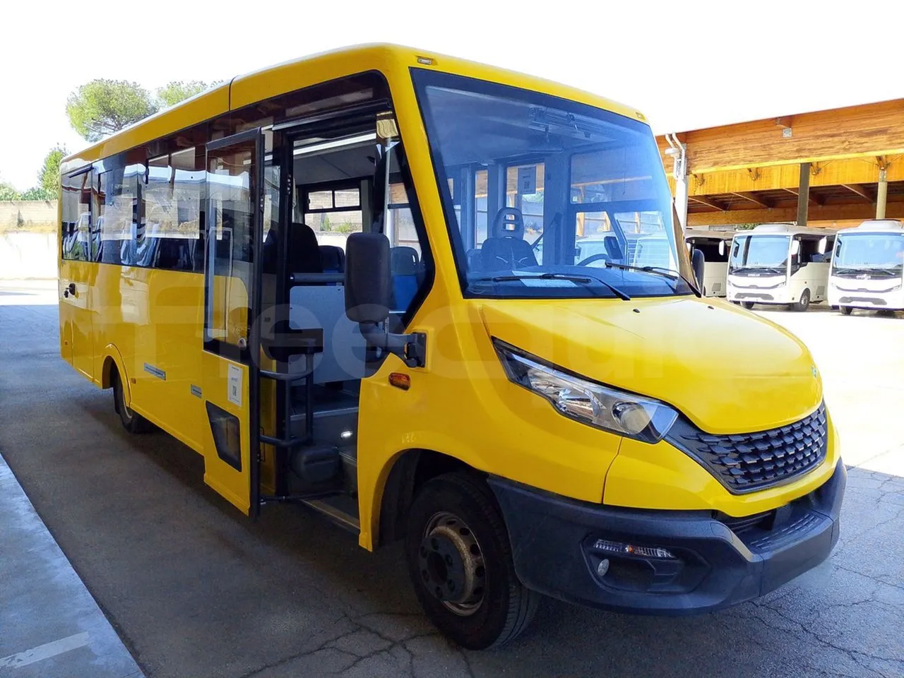 Iveco Indcar WGIVMY11 MOBI SCUOLABUS - EUR6 - 100Kw - 8,592m - 3/4 right front doors open