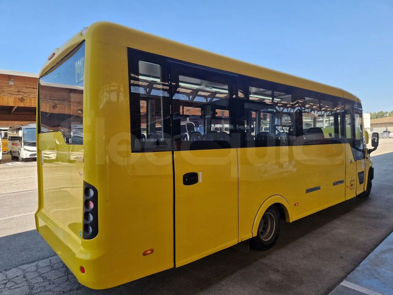 Iveco Indcar WGIVMY11 MOBI SCUOLABUS - EUR6 - 100Kw - 8,592m - 3/4 right rear doors closed