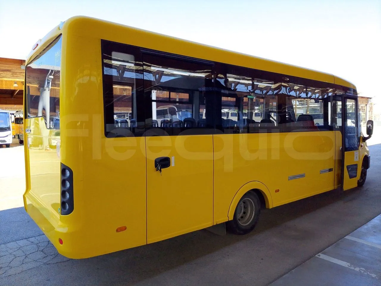 Iveco Indcar WGIVMY11 MOBI SCUOLABUS - EUR6 - 100Kw - 8,592m - 3/4 right rear doors open