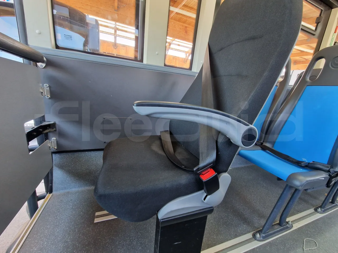 Iveco Indcar WGIVMY11 MOBI SCUOLABUS - EUR6 - 100Kw - 8,592m - armrest detail photo