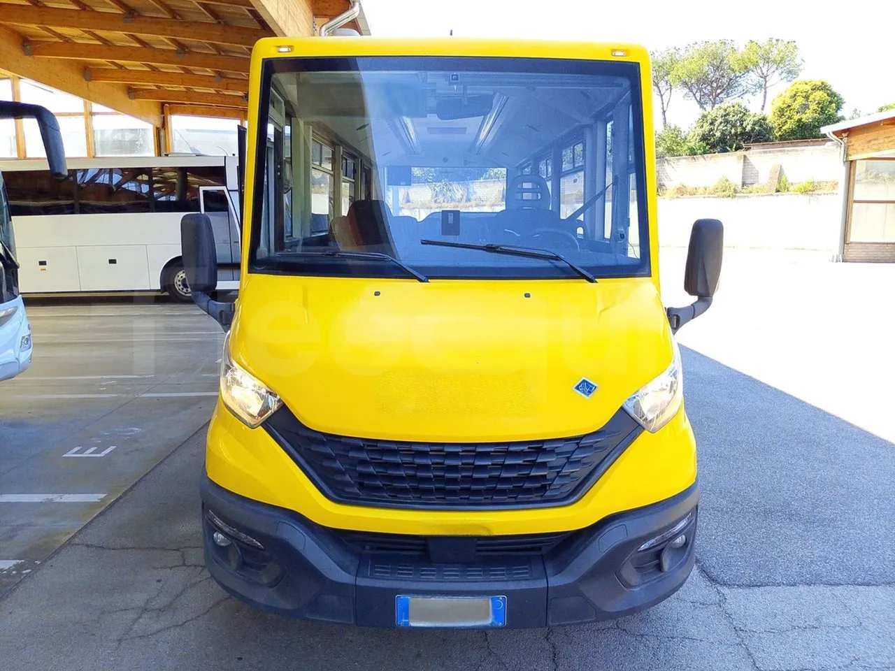 Iveco Indcar WGIVMY11 MOBI SCUOLABUS - EUR6 - 100Kw - 8,592m - front photo