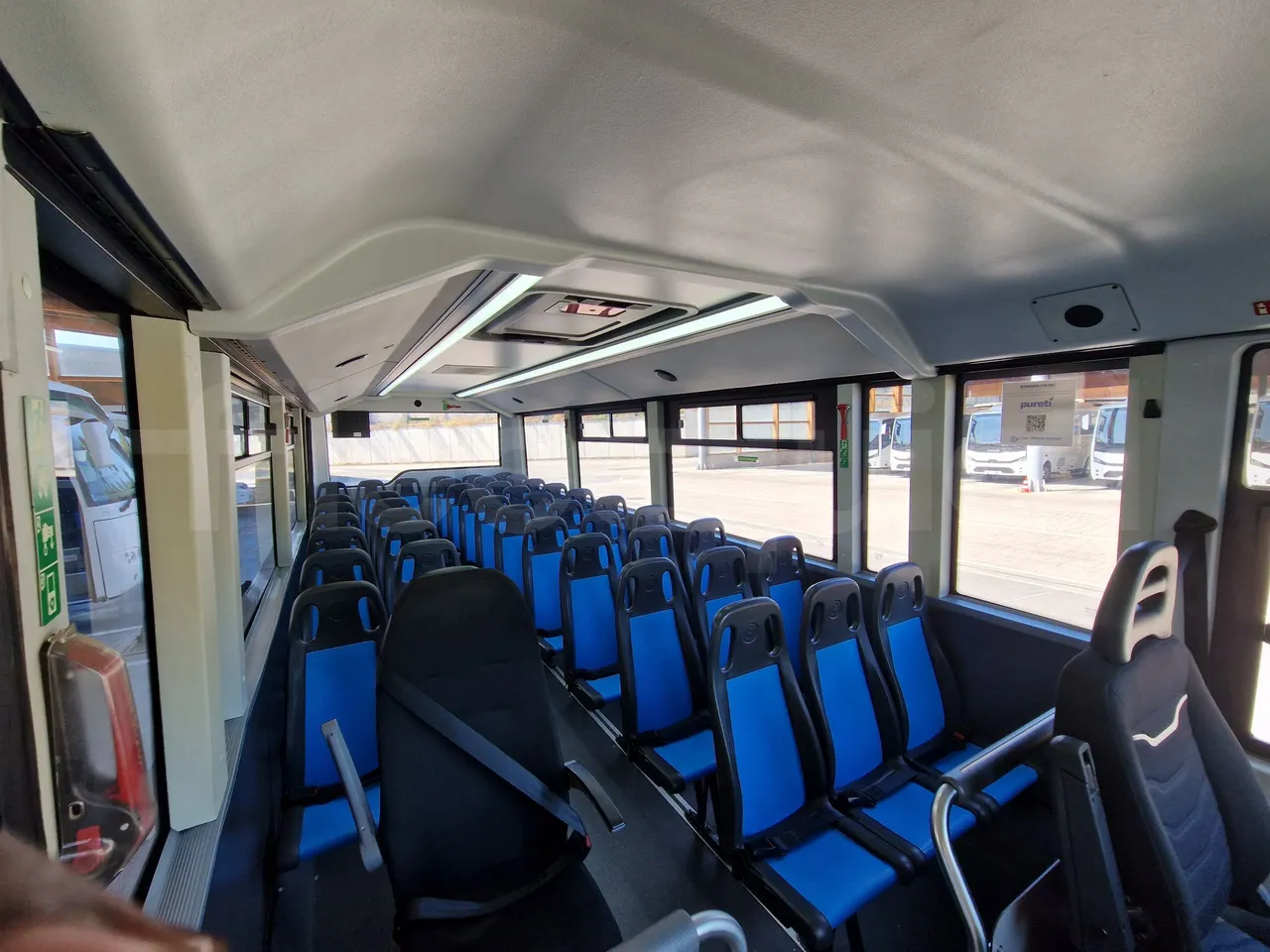 Iveco Indcar WGIVMY11 MOBI SCUOLABUS - EUR6 - 100Kw - 8,592m - forward view middle aisle