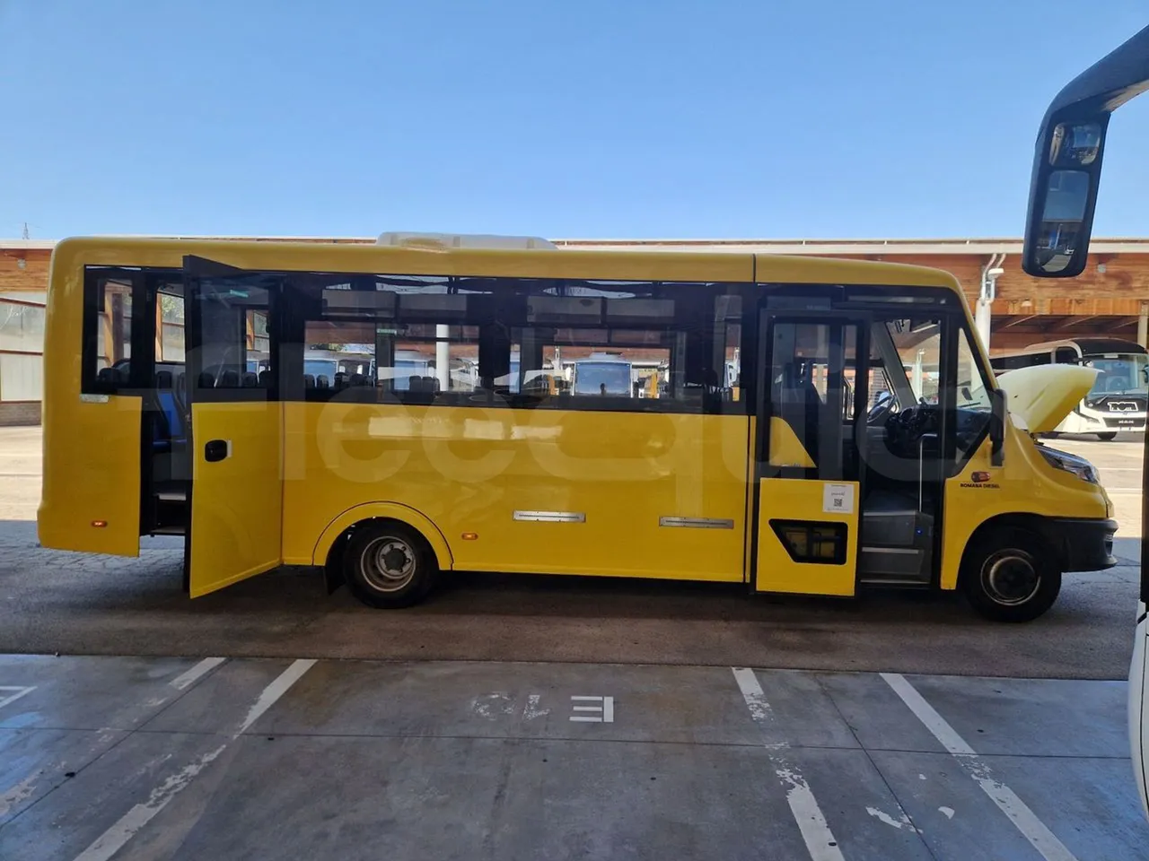 Iveco Indcar WGIVMY11 MOBI SCUOLABUS - EUR6 - 100Kw - 8,592m - right side doors open