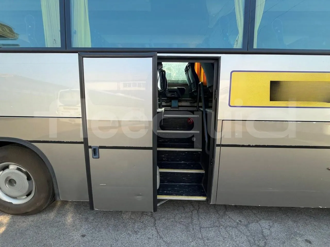 Irisbus 397E.12 397E.12.35-M/ Euro2 - 254 Kw - 12.000 Mt - front door 2 open