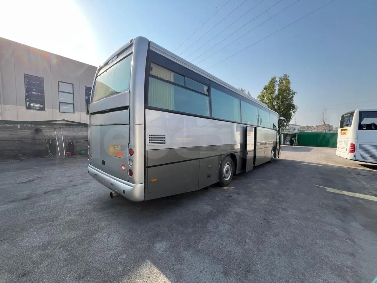 Irisbus 397E.12 397E.12.35-M/ Euro2 - 254 Kw - 12.000 Mt - 3/4 right rear doors open