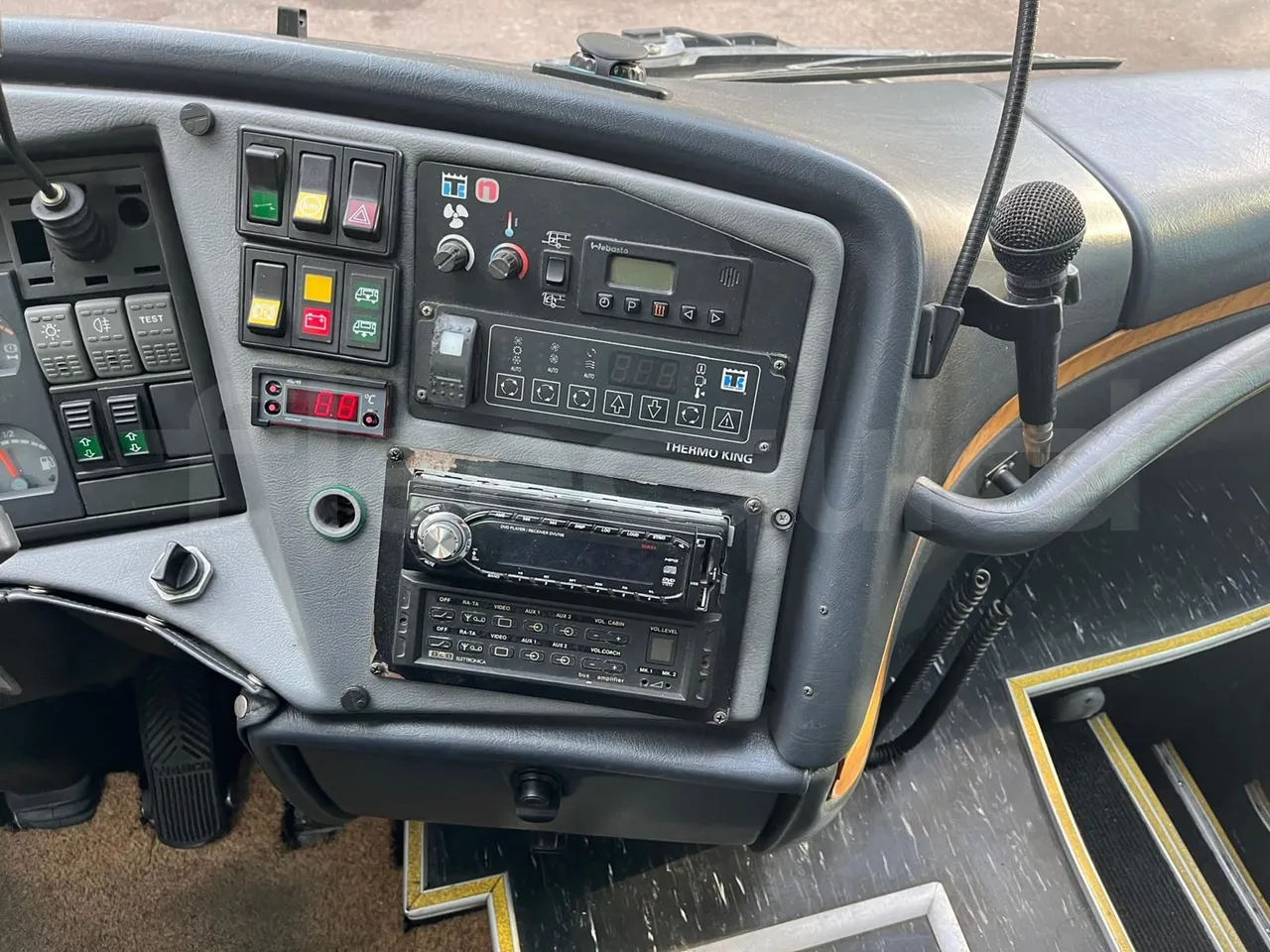 Irisbus 397E.12 397E.12.35-M/ Euro2 - 254 Kw - 12.000 Mt - radio accessories photo