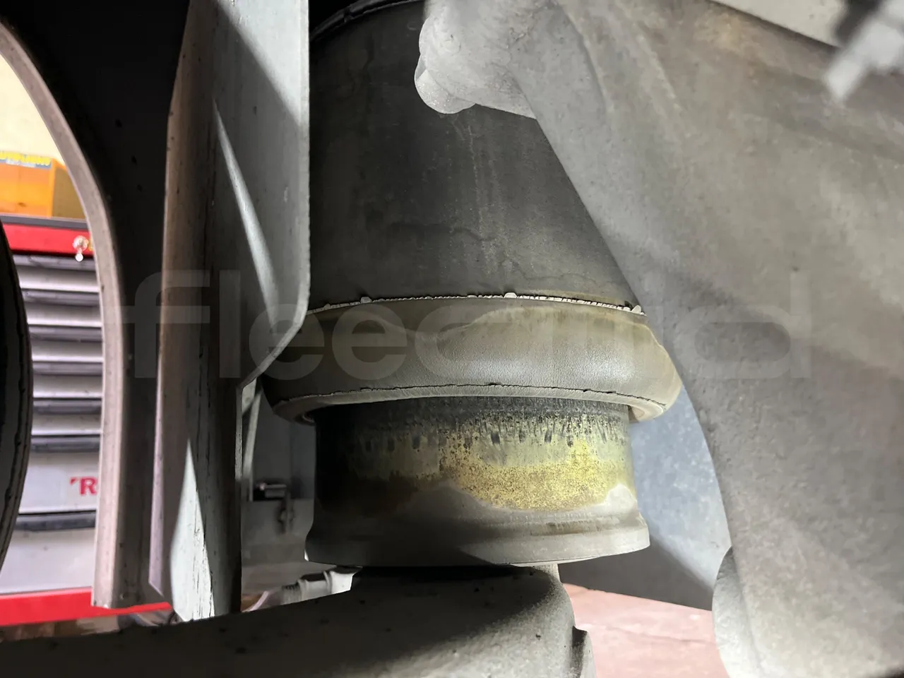 Irisbus 397E.12 397E.12.35-M/ Euro2 - 254 Kw - 12.000 Mt - axel 2 air springs 1 left