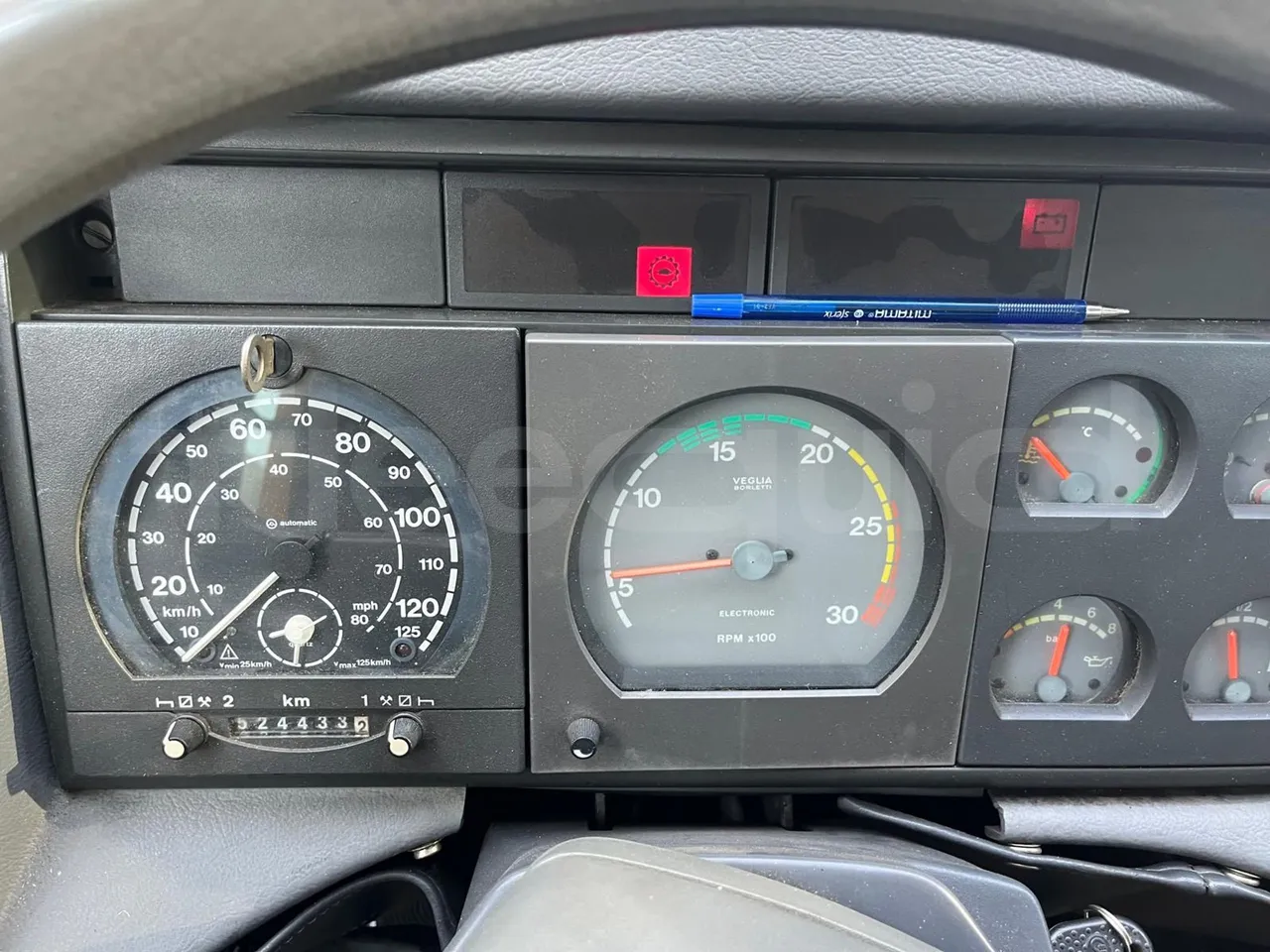 Irisbus 397E.12 397E.12.35-M/ Euro2 - 254 Kw - 12.000 Mt - dashboard lights on