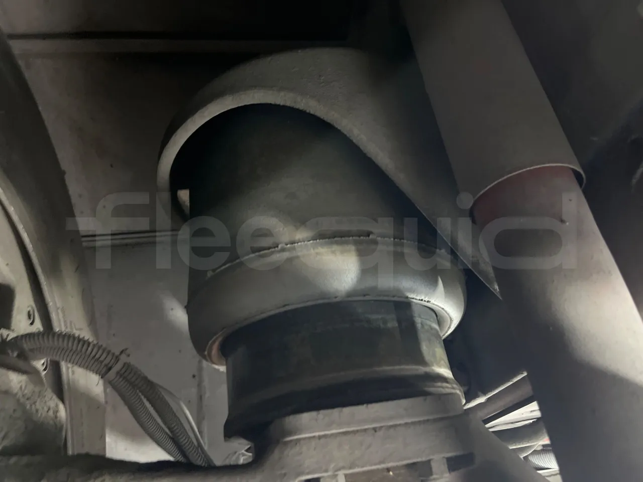 Irisbus 397E.12 397E.12.35-M/ Euro2 - 254 Kw - 12.000 Mt - front air springs left