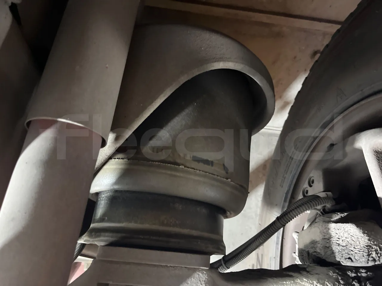 Irisbus 397E.12 397E.12.35-M/ Euro2 - 254 Kw - 12.000 Mt - front air springs right