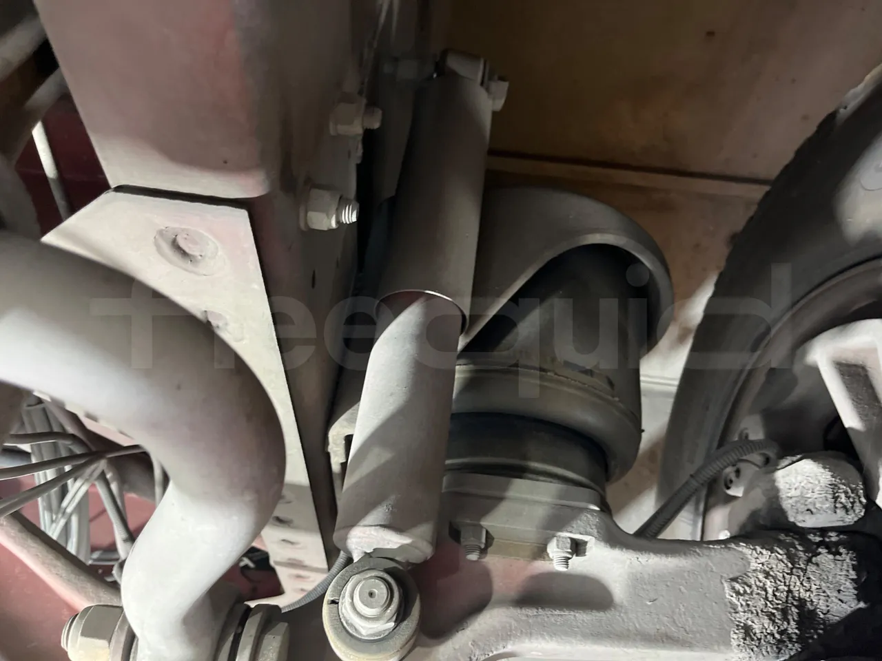 Irisbus 397E.12 397E.12.35-M/ Euro2 - 254 Kw - 12.000 Mt - front shock absorbers right