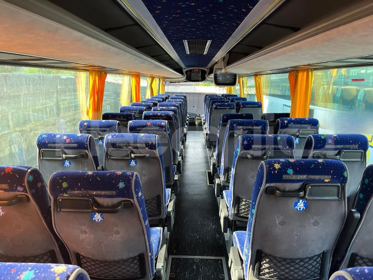 Irisbus 397E.12 397E.12.35-M/ Euro2 - 254 Kw - 12.000 Mt - forward view middle aisle