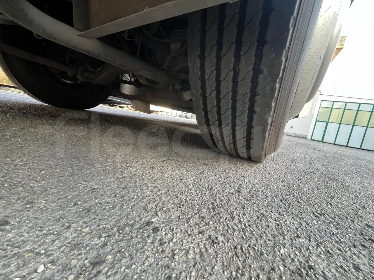 Irisbus 397E.12 397E.12.35-M/ Euro2 - 254 Kw - 12.000 Mt - tread condition front tires right