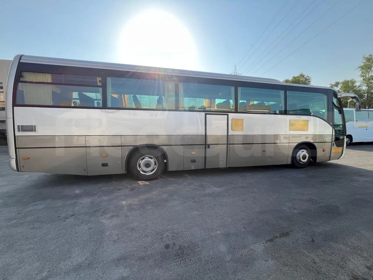 Irisbus 397E.12 397E.12.35-M/ Euro2 - 254 Kw - 12.000 Mt - right side doors closed