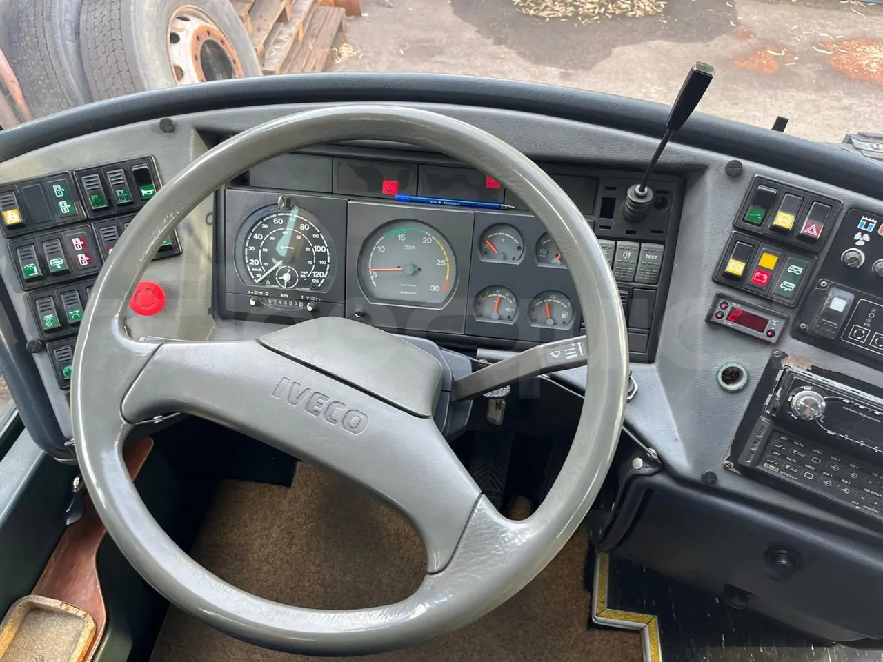 Irisbus 397E.12 397E.12.35-M/ Euro2 - 254 Kw - 12.000 Mt - steering wheel photo
