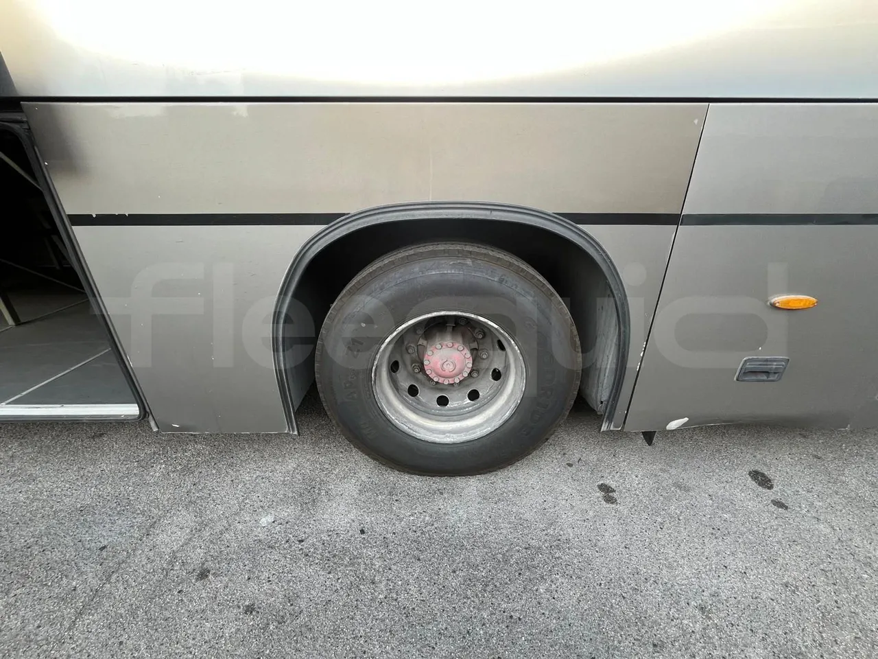 Irisbus 397E.12 397E.12.35-M/ Euro2 - 254 Kw - 12.000 Mt - rear left tire photo