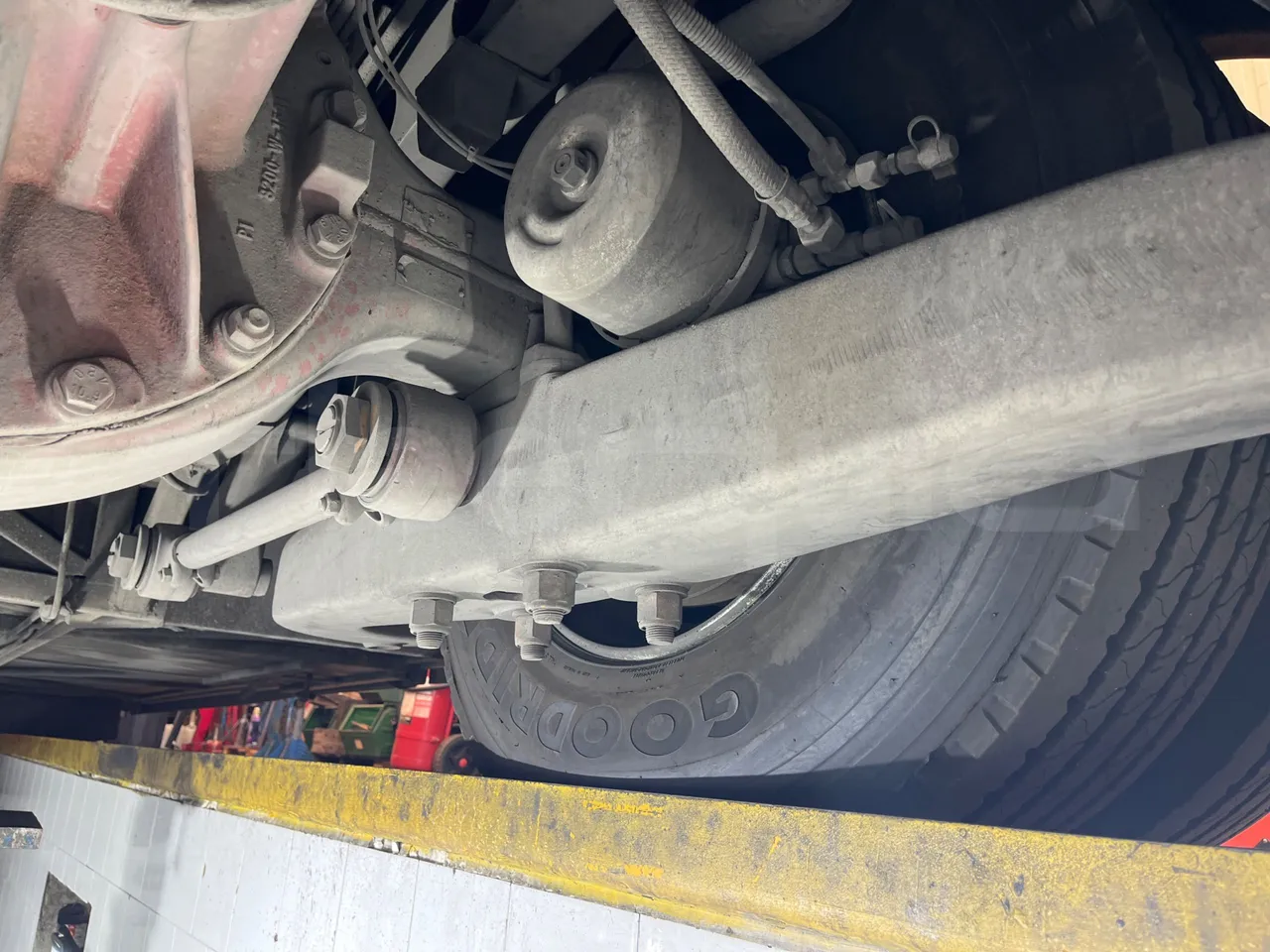 Irisbus 397E.12 397E.12.35-M/ Euro2 - 254 Kw - 12.000 Mt - axle 3 left side