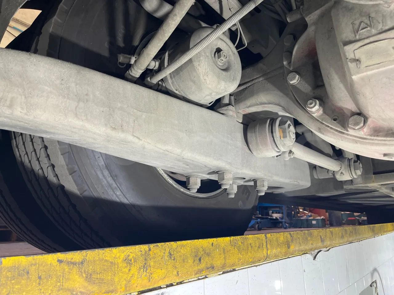 Irisbus 397E.12 397E.12.35-M/ Euro2 - 254 Kw - 12.000 Mt - axle 3 right side