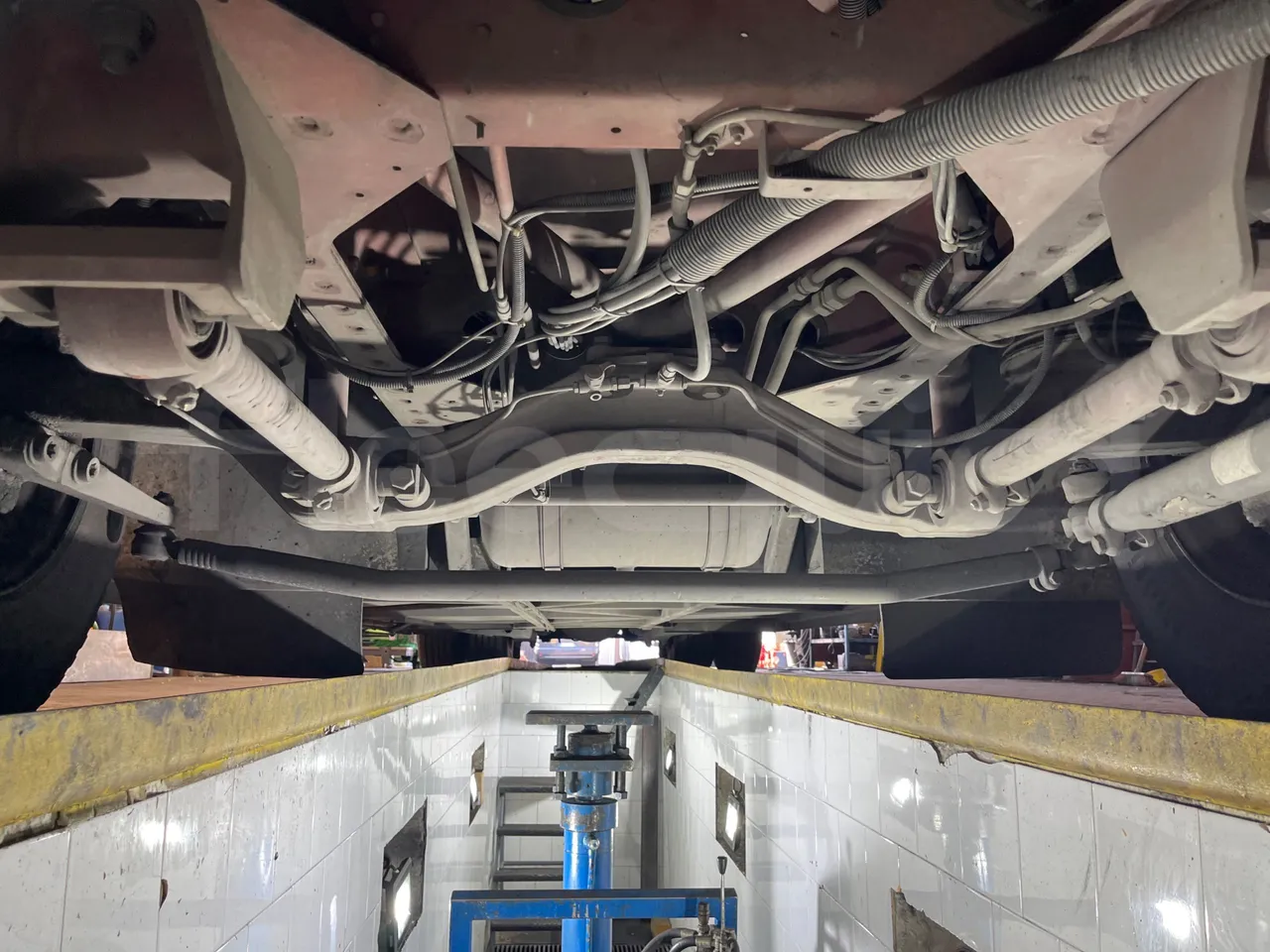 Irisbus 397E.12 397E.12.35-M/ Euro2 - 254 Kw - 12.000 Mt - front undercarriage from front