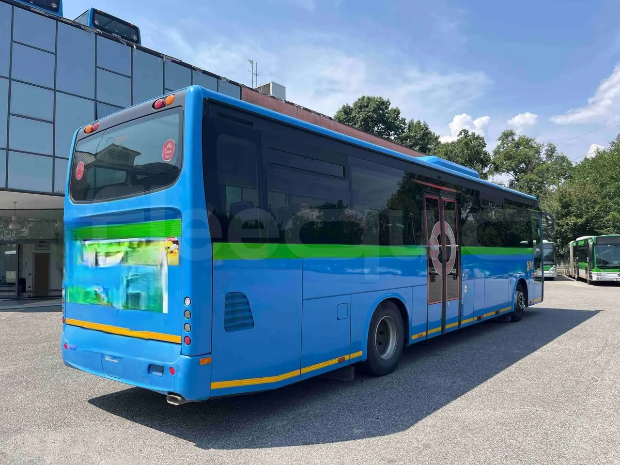 Iveco Crossway - 3/4 Rear Right Side