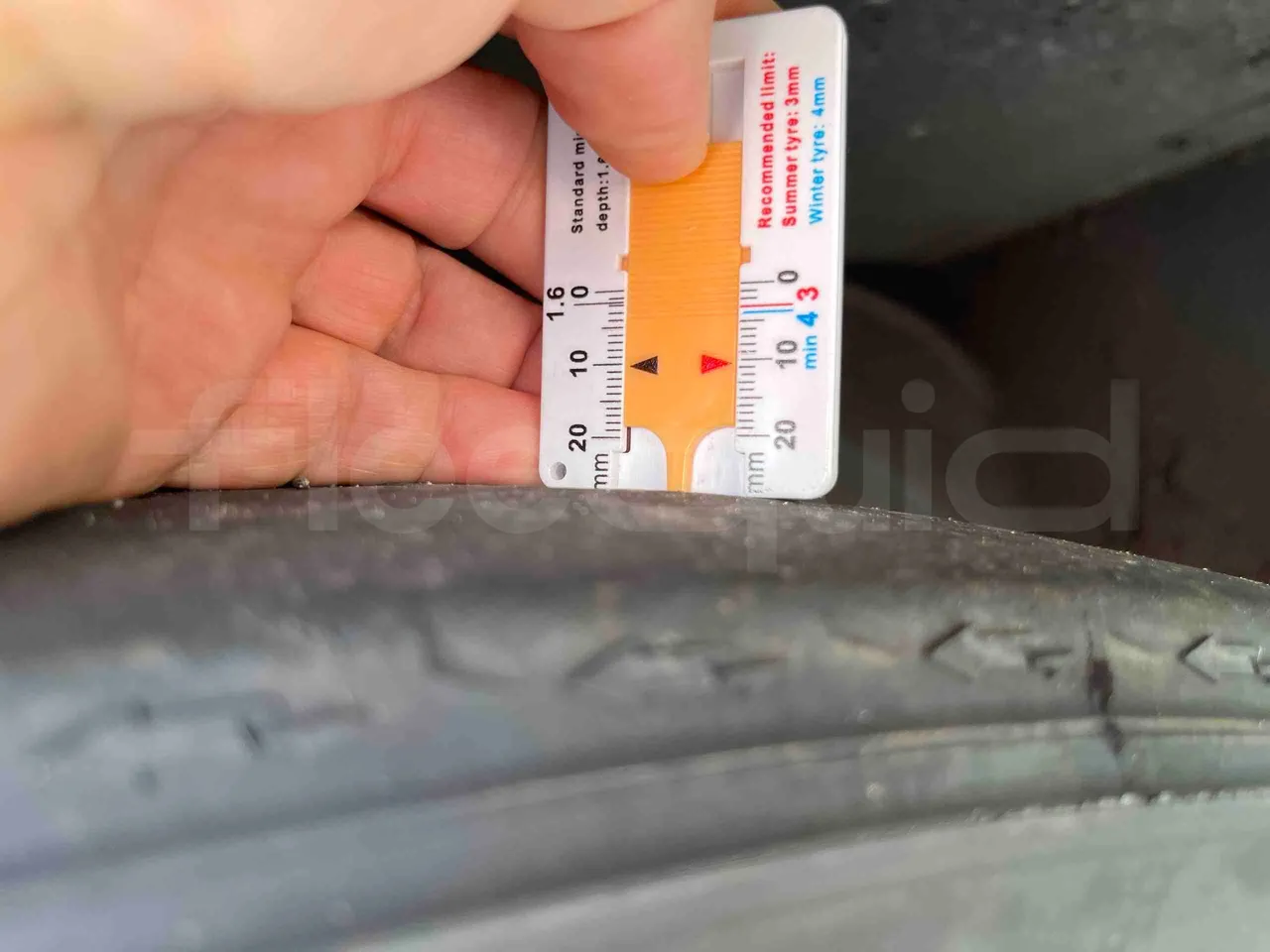 Iveco Crossway - First Axle Left Side: Tyre Thickness