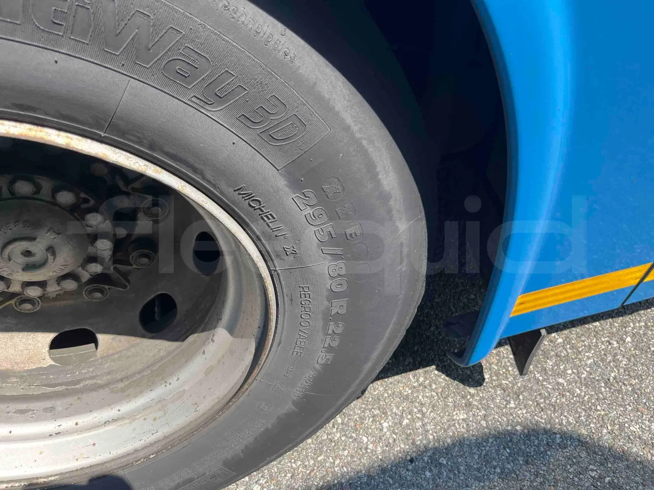 Iveco Crossway - Second Axle Left Side: Tyre Size