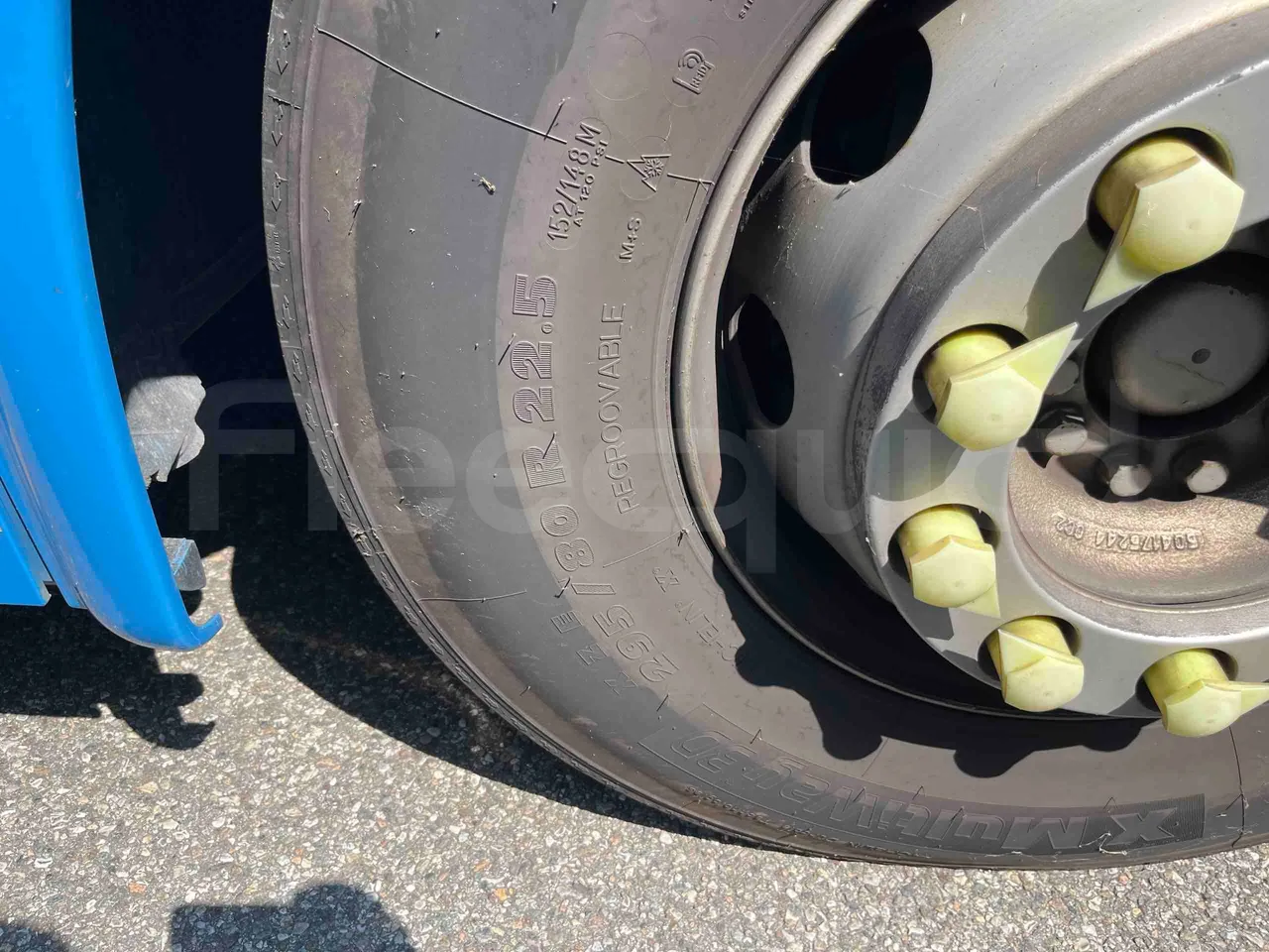Iveco Crossway - First Axle Left Side: Tyre Size