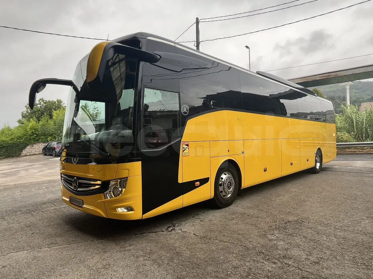 Mercedes-Benz Tourismo - 3/4 Front Left Side