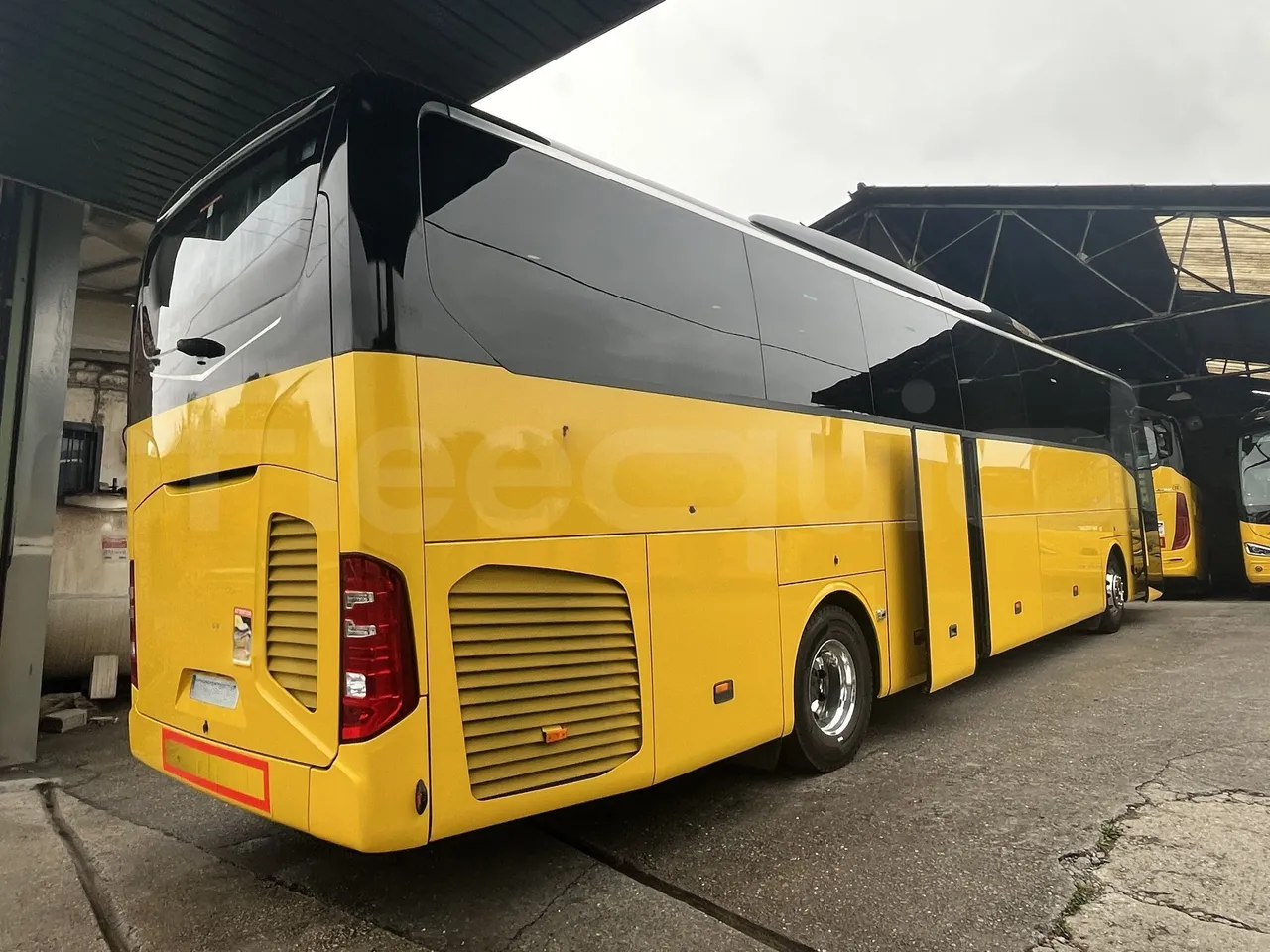 Mercedes-Benz Tourismo - 3/4 Rear Right Side Doors Open