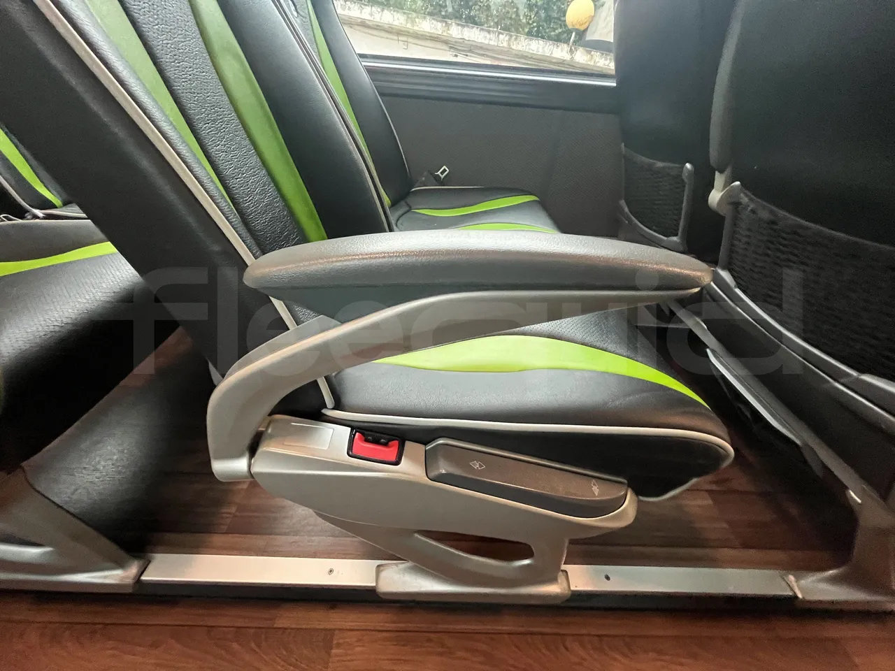 Mercedes-Benz Tourismo - Armrest