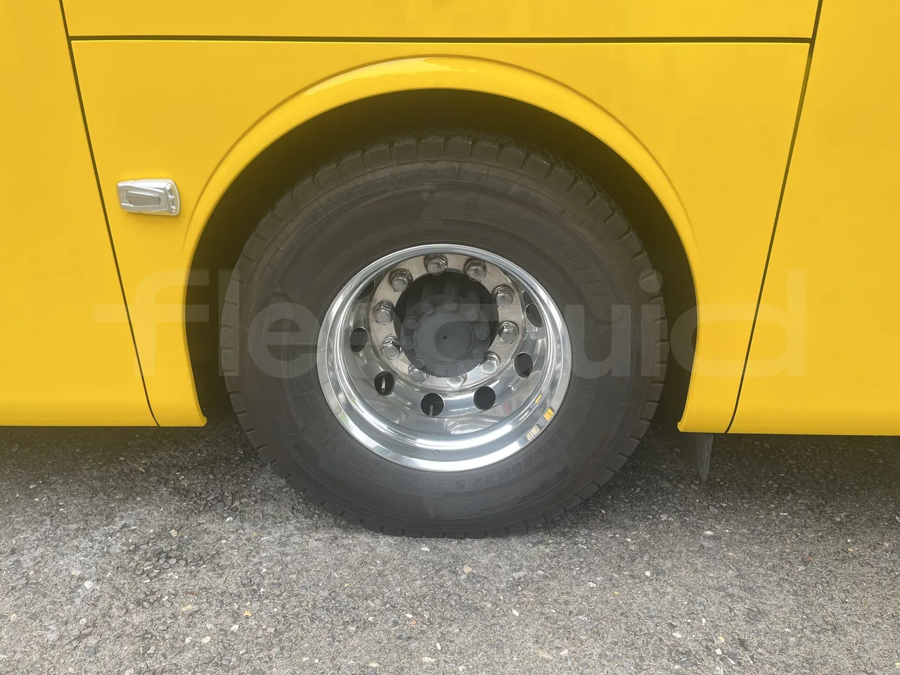 Mercedes-Benz Tourismo - First Axle Left Side: Tyre Thickness