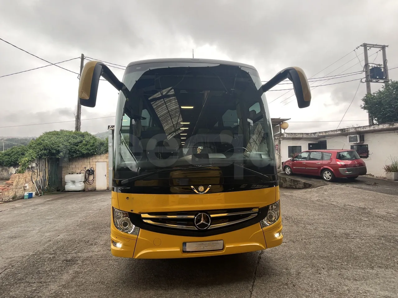 Mercedes-Benz Tourismo - Front