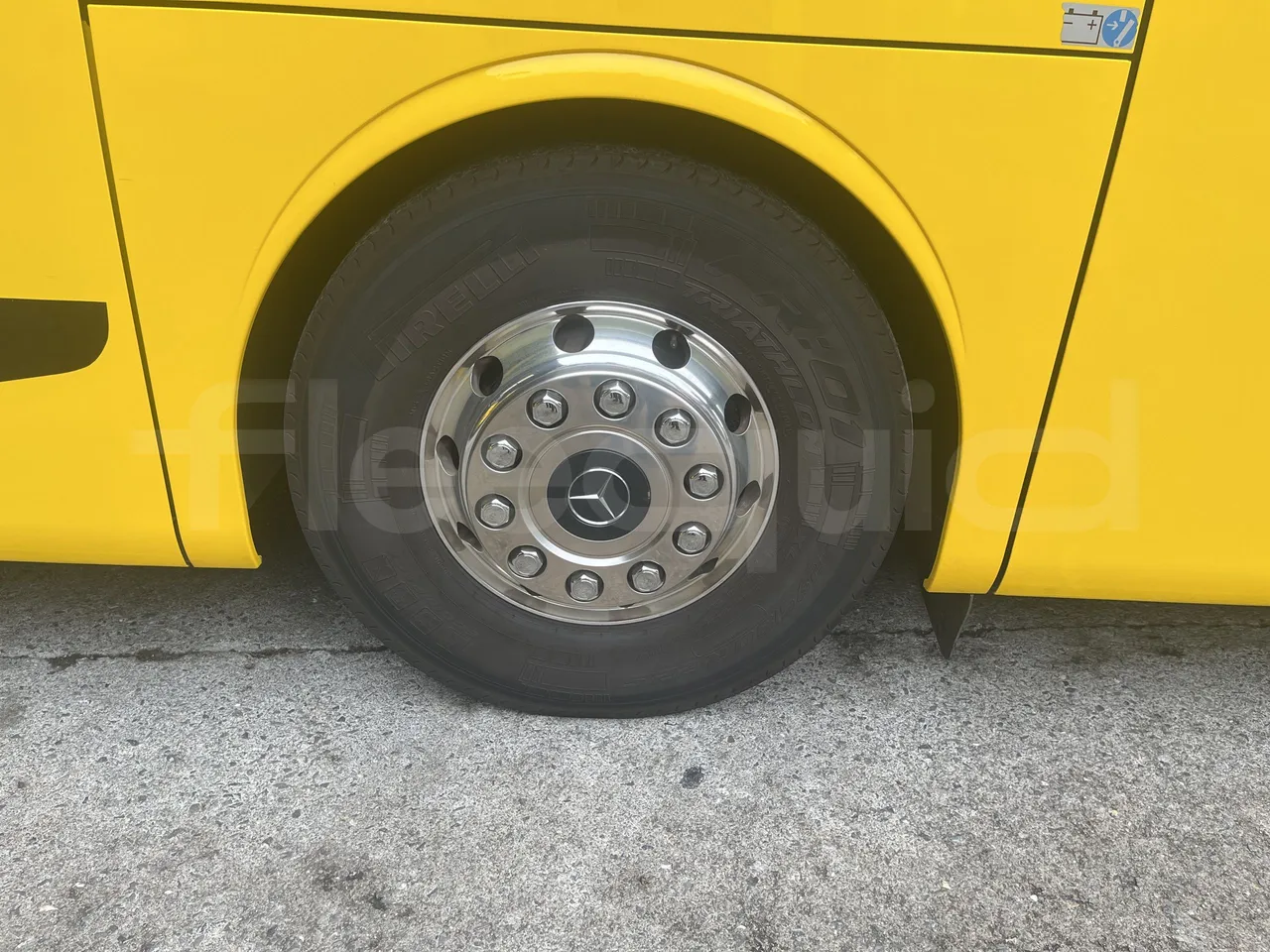Mercedes-Benz Tourismo - Second Axle Left Side: Complete Wheel