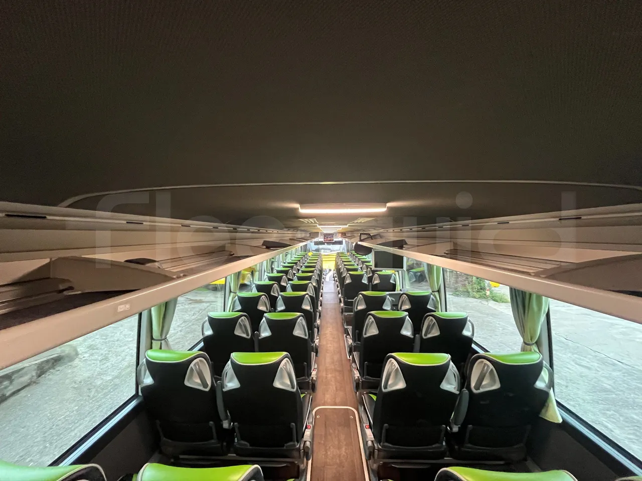 Mercedes-Benz Tourismo - Overhead Compartments