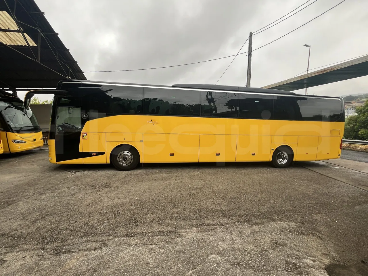 Mercedes-Benz Tourismo - Left Side