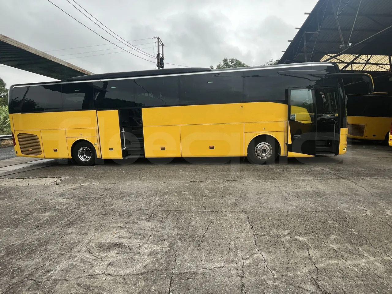 Mercedes-Benz Tourismo - Right Side Doors Open