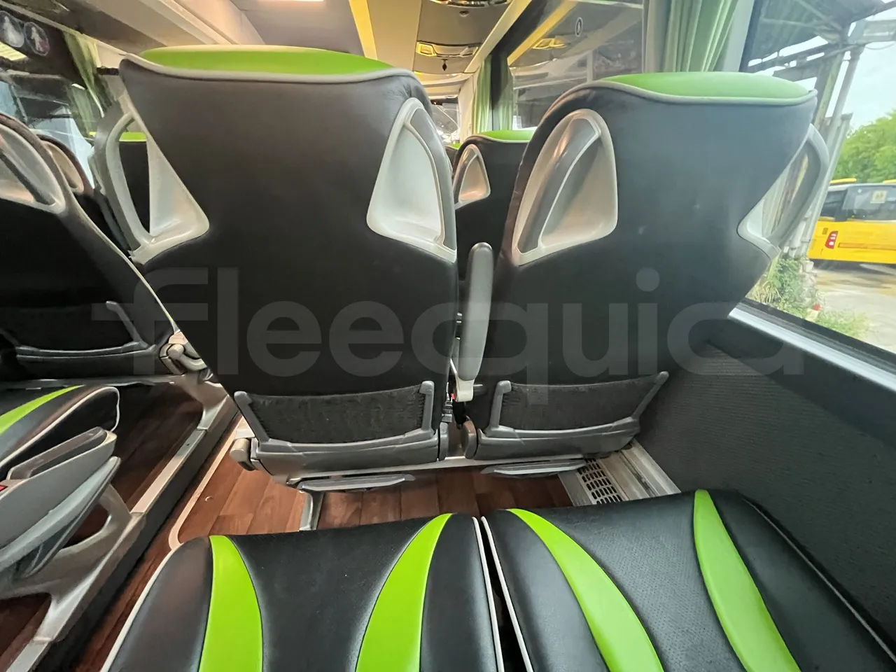 Mercedes-Benz Tourismo - Table
