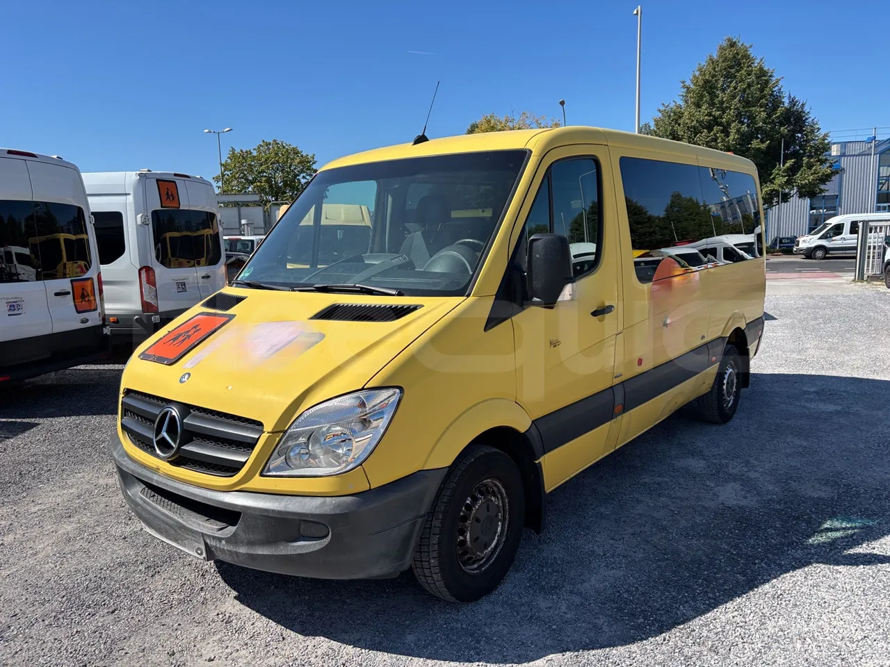 Mercedes-Benz Sprinter - 3/4 Front Left Side
