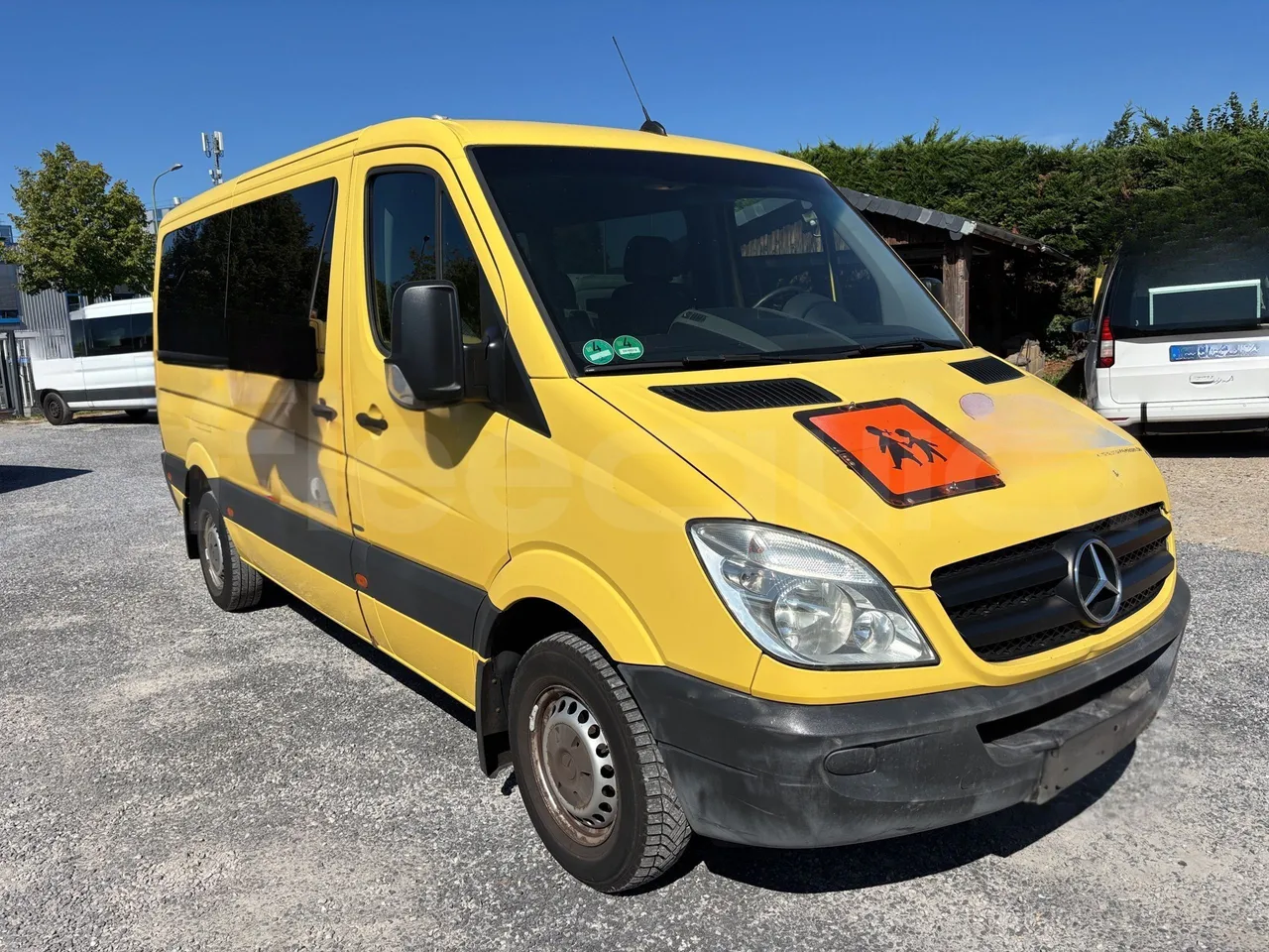 Mercedes-Benz Sprinter - 3/4 Front Right Side