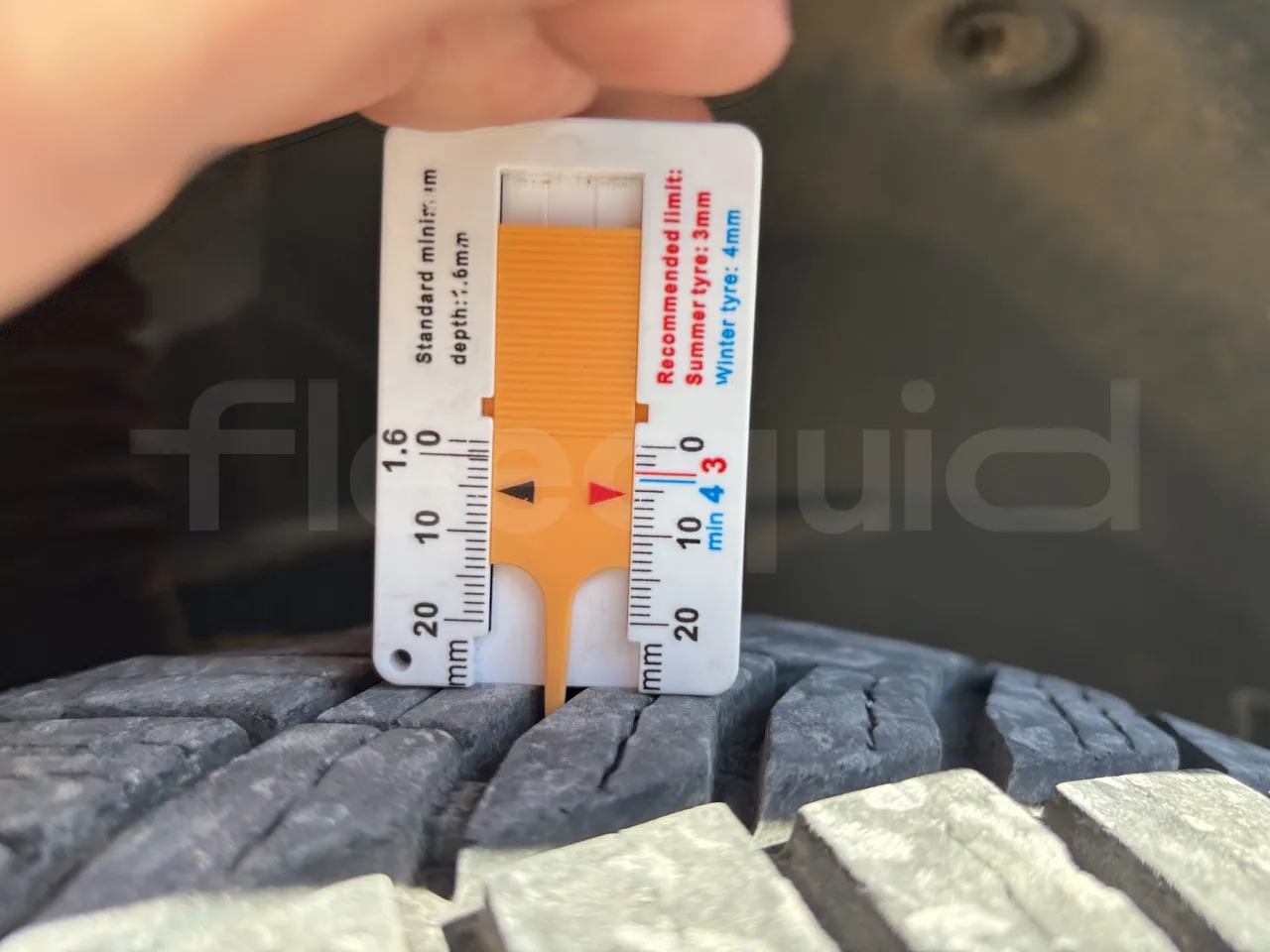 Mercedes-Benz Sprinter - First Axle Left Side: Tyre Thickness