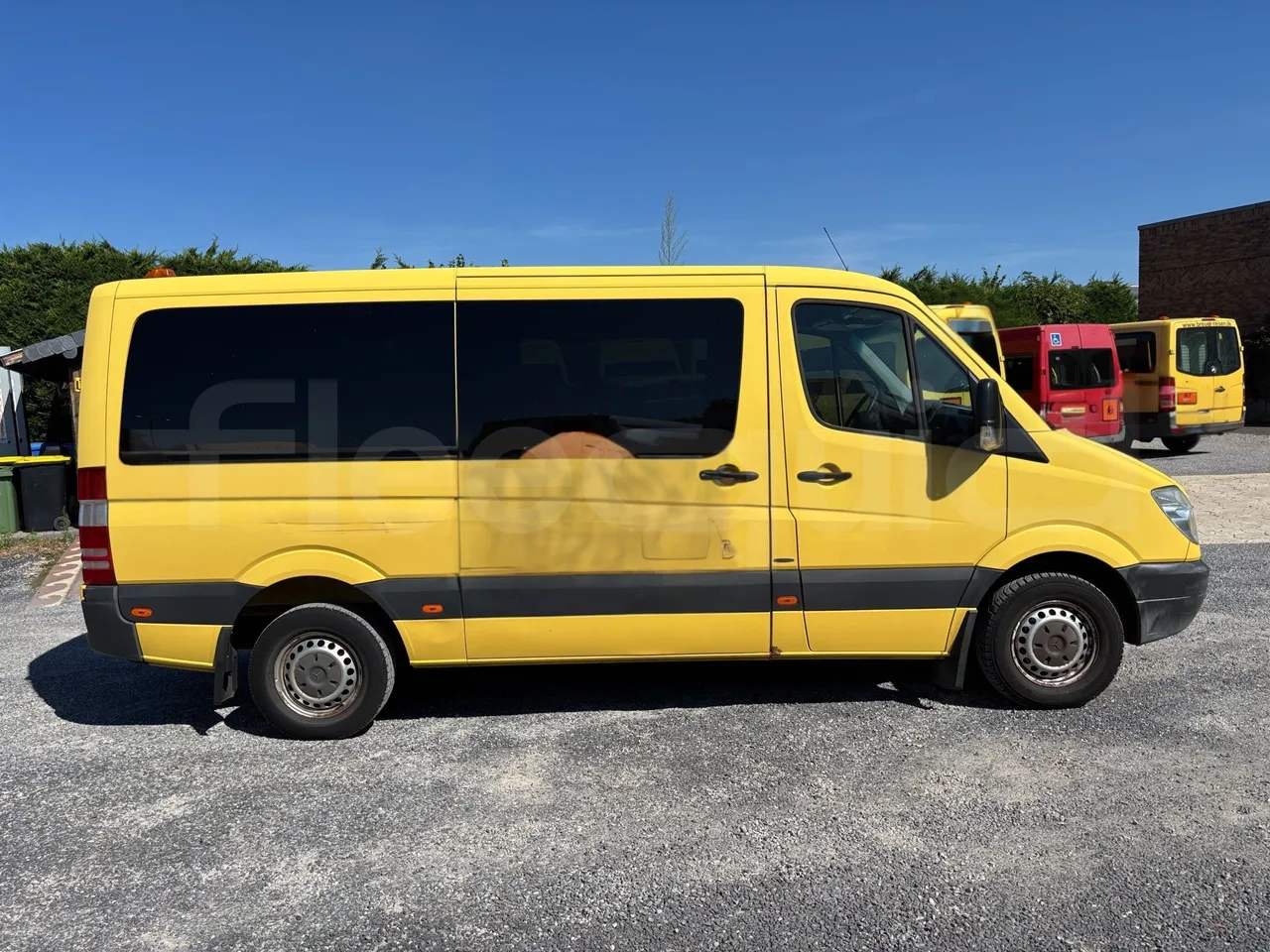Mercedes-Benz Sprinter - Right Side