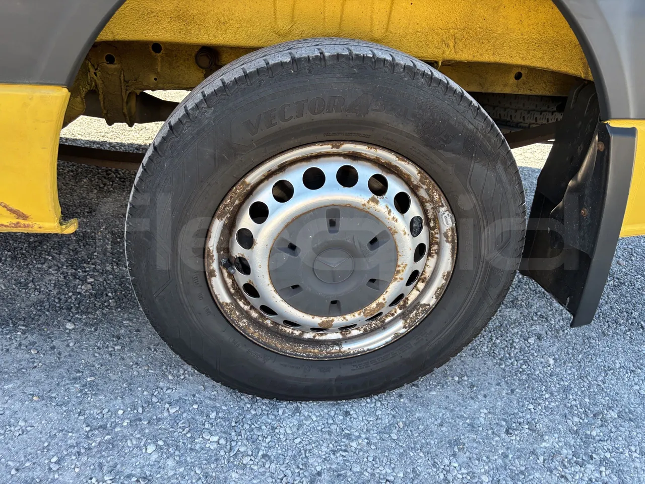 Mercedes-Benz Sprinter - First Axle Left Side: Tyre Size