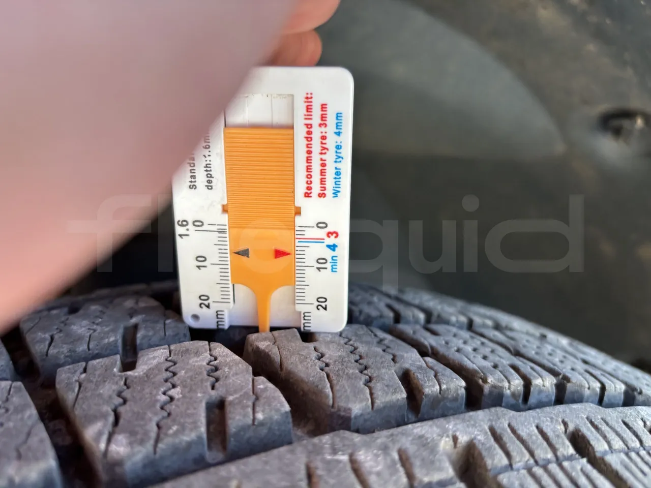 Mercedes-Benz Sprinter - First Axle Left Side: Tyre Tread