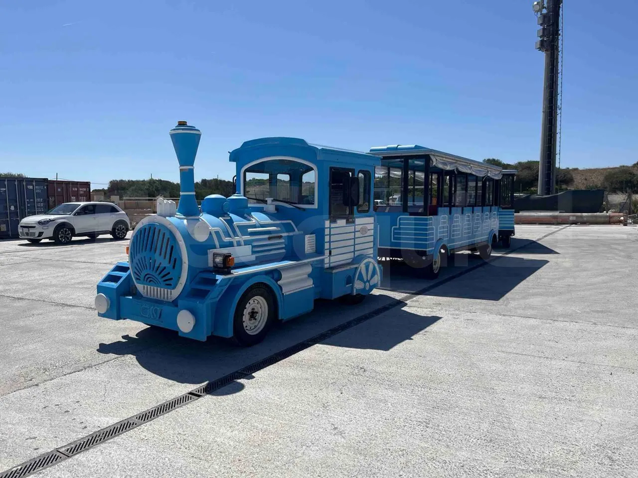 Tianjin Brother Tourist Train YLG 20V3 - 3/4 front left